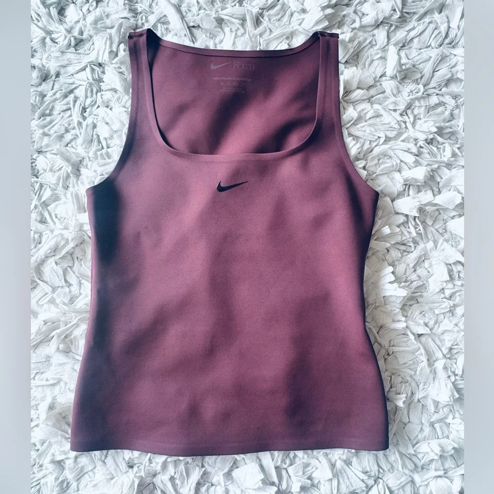 NWOT Nike Form Stealth Evaporation Technology Tank Top in Burgandy Sz XS